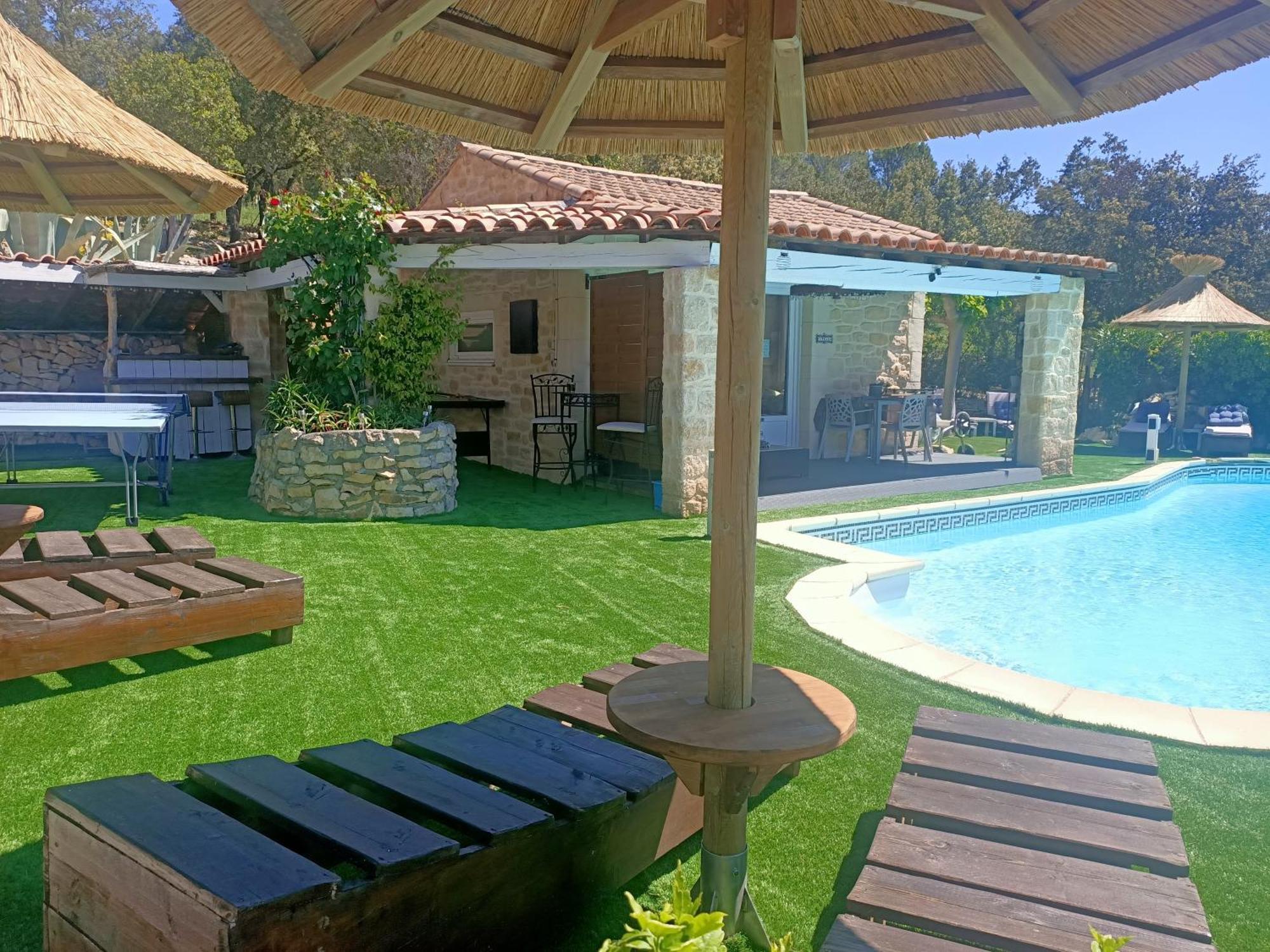Studio Pool View